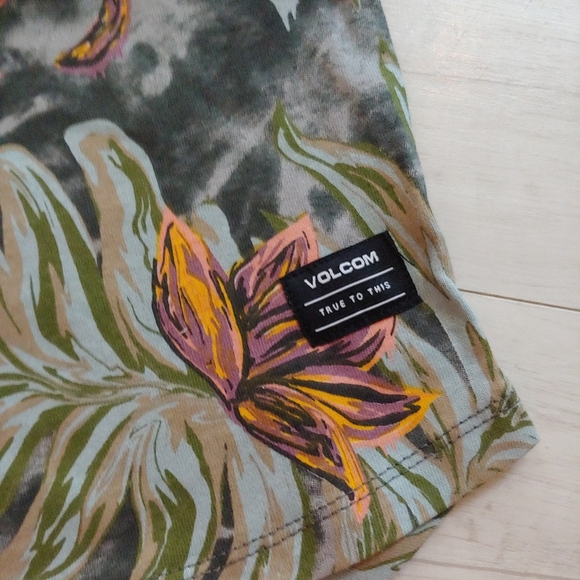 VOLCOM NEW Toddler Pocket Tee & Chino Shorts - Picture 4 of 13